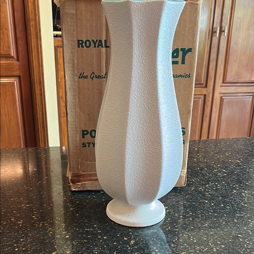 Royal Haeger vintage White Textured Ceramic Vase - Elegant Home Accent